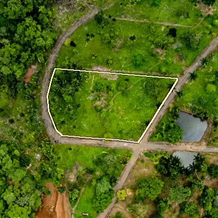 Parcel 8 seen from above by drone, boundary drawn approximately
