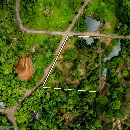Parcel 11 seen from above by drone, boundary drawn approximately